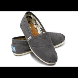 GREAT CONDITION gray toms